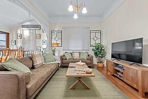 Comfy Character Qldr ~ 3bed House W/parking