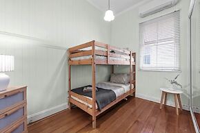 Comfy Character Qldr ~ 3bed House W/parking