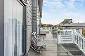 Lodge Sleeps 6 With Indoor Pool & Parking