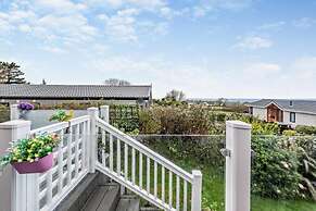 Lodge Sleeps 6 With Indoor Pool & Parking