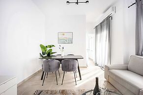 Bright Cozy 2BR l Balcony & Work Corner