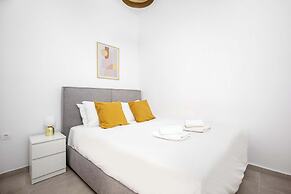 Bright Cozy 2BR l Balcony & Work Corner
