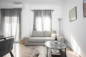 Bright Cozy 2BR l Balcony & Work Corner
