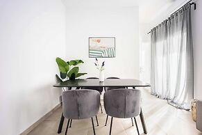 Bright Cozy 2BR l Balcony & Work Corner