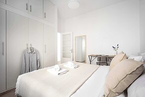 Bright Cozy 2BR l Balcony & Work Corner
