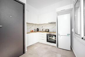 Bright Cozy 2BR l Balcony & Work Corner