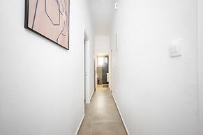 Bright Cozy 2BR l Balcony & Work Corner