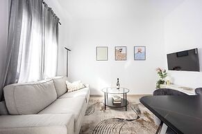 Bright Cozy 2BR l Balcony & Work Corner