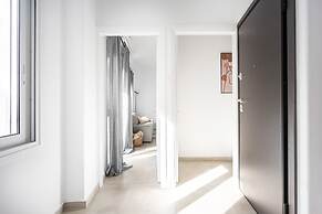 Bright Cozy 2BR l Balcony & Work Corner
