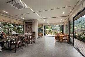 Guilin Heshe Lakeside Resort