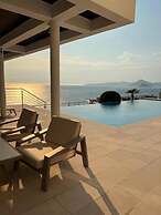 Seafront Luxury Villa Rezevici