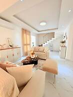 2-level Villa With Private Pool 3BR Sleeps 8