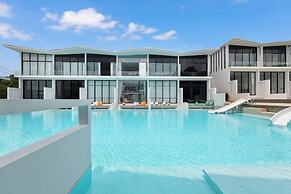 Pool Access Spacious Townhouse Kid Slide
