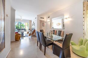 Lalq13 Stunning Frontline Golf 3 Bed Apt