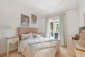 Lalq13 Stunning Frontline Golf 3 Bed Apt