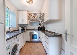 Lalq13 Stunning Frontline Golf 3 Bed Apt