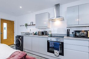 Centrally Located Flat off Formby High Street