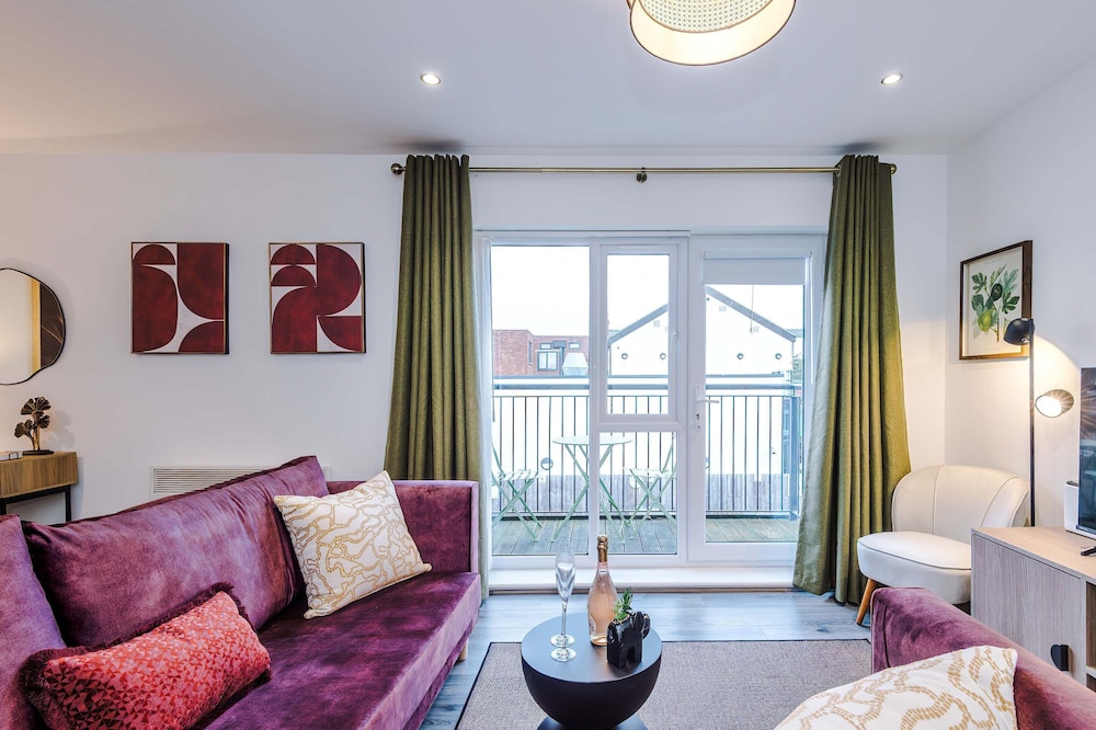 Centrally Located Flat off Formby High Street