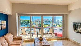 Deck12 2BR Premium Pool Access Parking