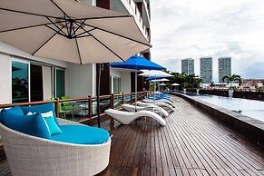 Deck12 2BR Premium Pool Access Parking