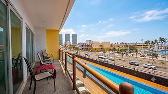 Deck12 2BR Premium Pool Access Parking