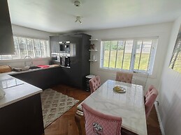 Apartment Sleeps 6 With Wifi