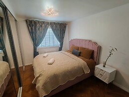Apartment Sleeps 6 With Wifi