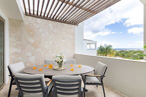 Valen 1 Oceanfront Penthouse at The Reef