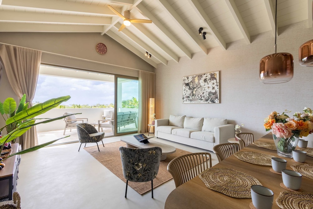 Valen 1 Oceanfront Penthouse at The Reef
