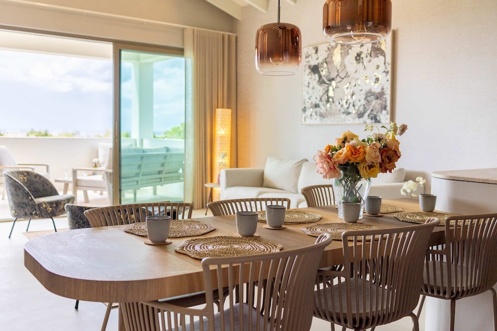 Valen 1 Oceanfront Penthouse at The Reef