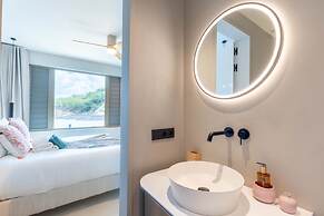 Valen 1 Oceanfront Penthouse at The Reef