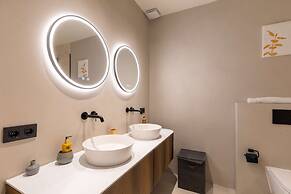 Valen 1 Oceanfront Penthouse at The Reef