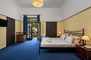 Elafos Hotel