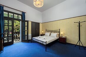 Elafos Hotel