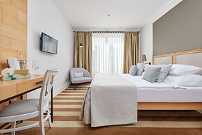 Crowne Plaza Budva by IHG