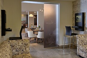 Americana Hotel