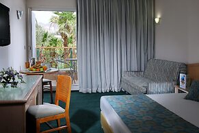 Americana Hotel