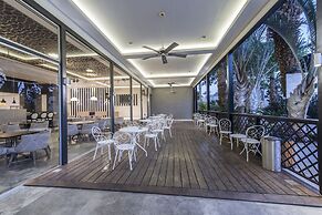 Americana Hotel