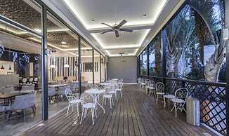 Americana Hotel