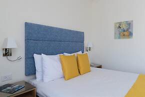 Americana Hotel
