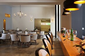 Americana Hotel