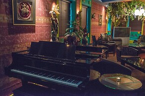 Mariaggi's Theme Suite Hotel & Spa