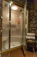 Mariaggi's Theme Suite Hotel & Spa