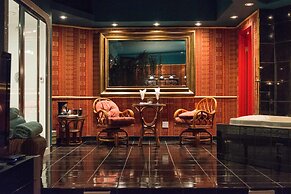 Mariaggi's Theme Suite Hotel & Spa