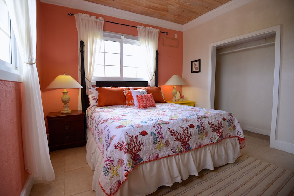 Rollezz Villas Beach Resort