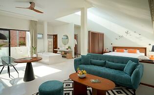 The Aviary Hotel