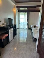 The Sea At Lanta Hotel