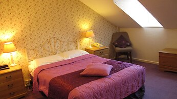 River Hotel