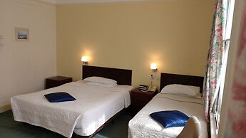 River Hotel