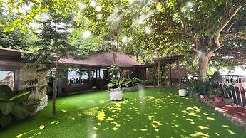 Birds and Bees Resort
